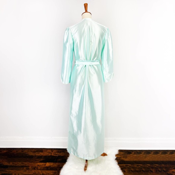 Vintage Lorraine green satin dressing gown robe embroidered flower 80s 90s Small - Picture 7 of 8